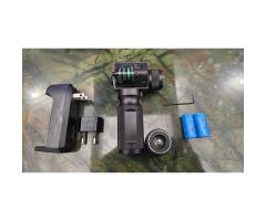 Quickfire Frontgriff mit LASER / LED LICHT Vollmetall nach MIL-STD-1913 NATO